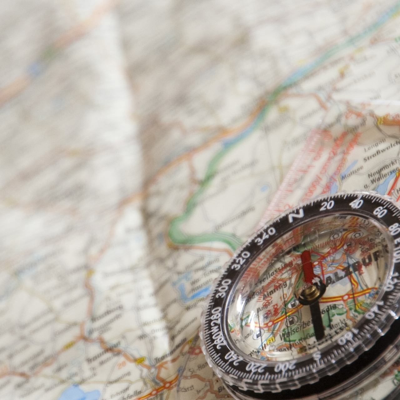 Kart og kompass. Pixabay - Fri lisens